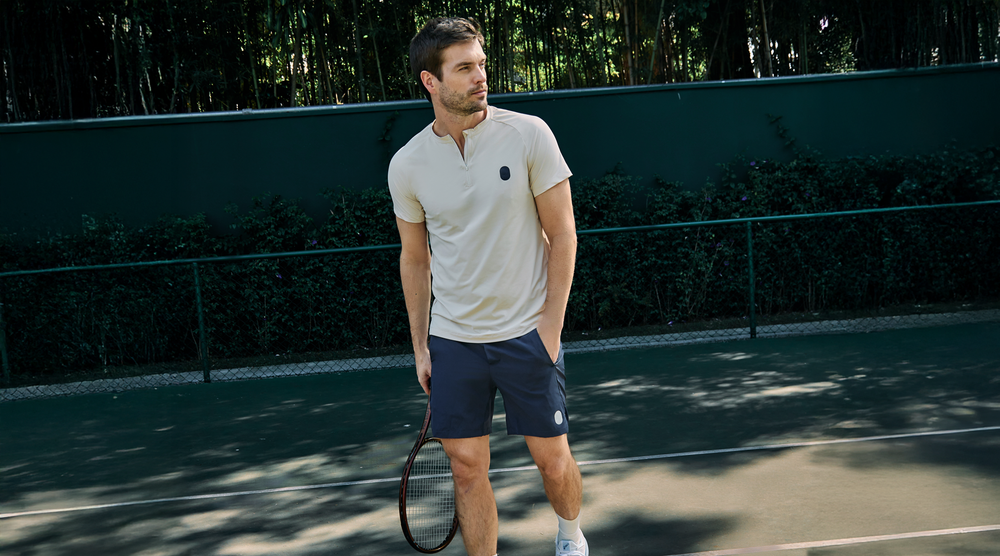 Estilo tenista masculino com presença e precisão