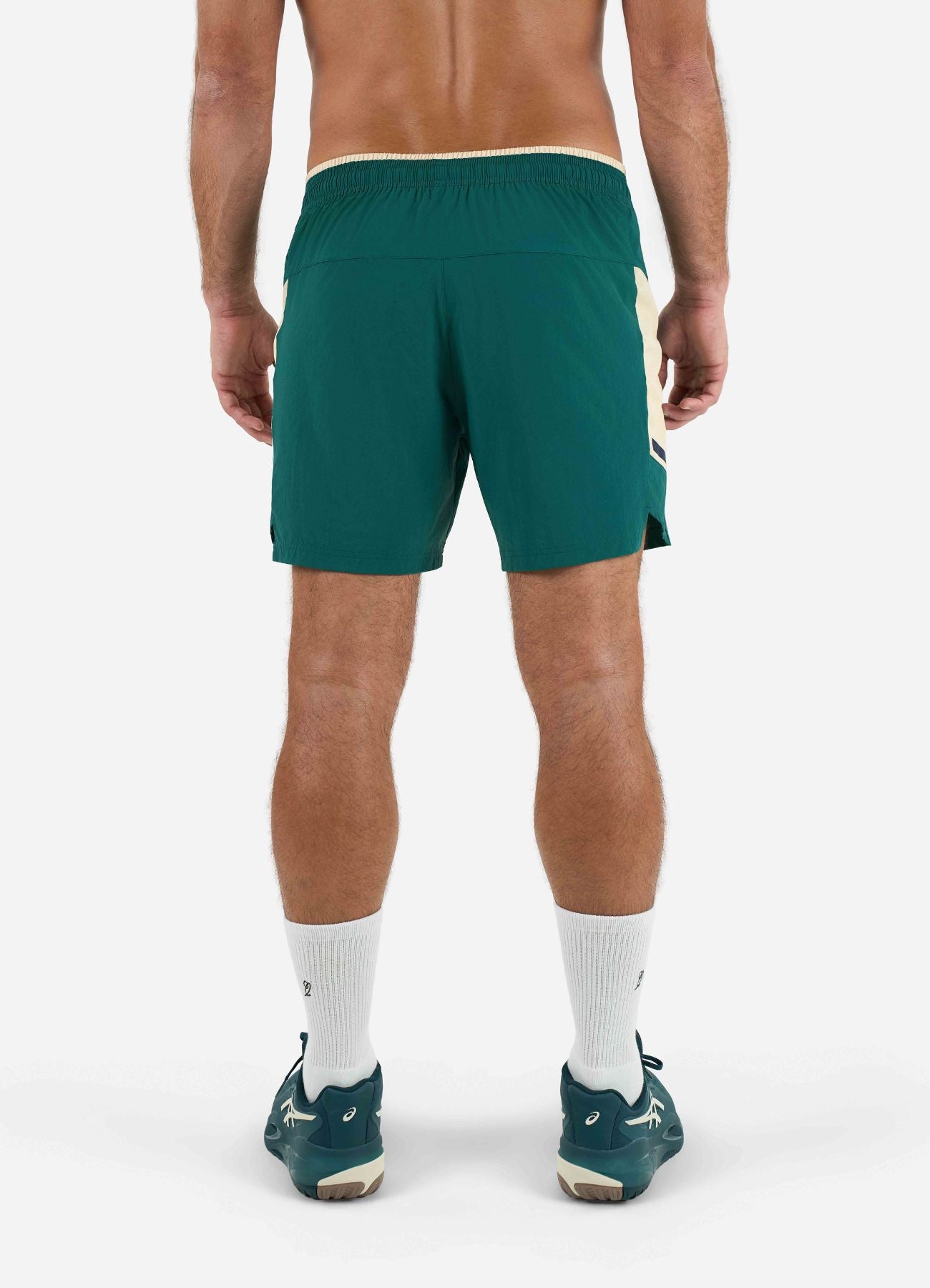 Shorts Slams Advantage