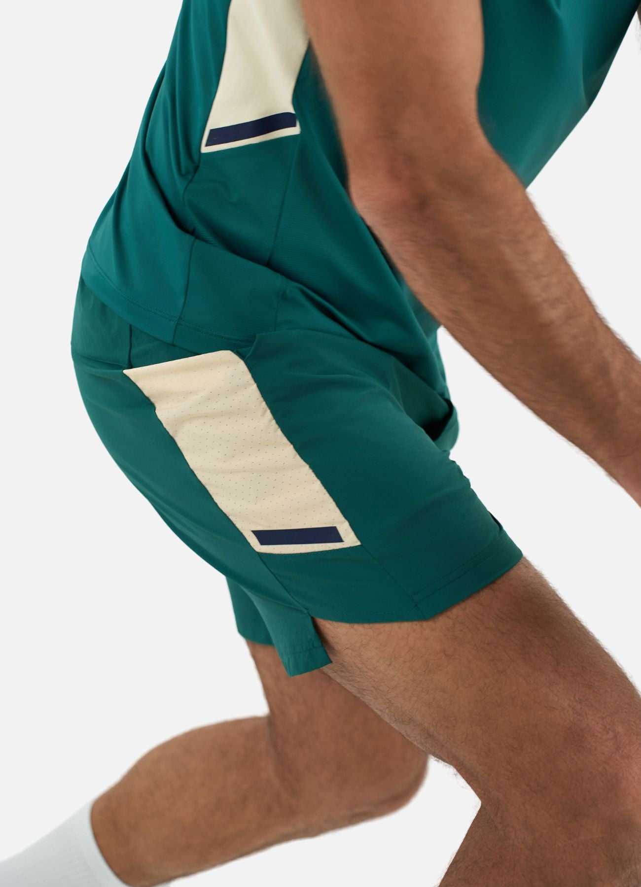 Shorts Slams Advantage