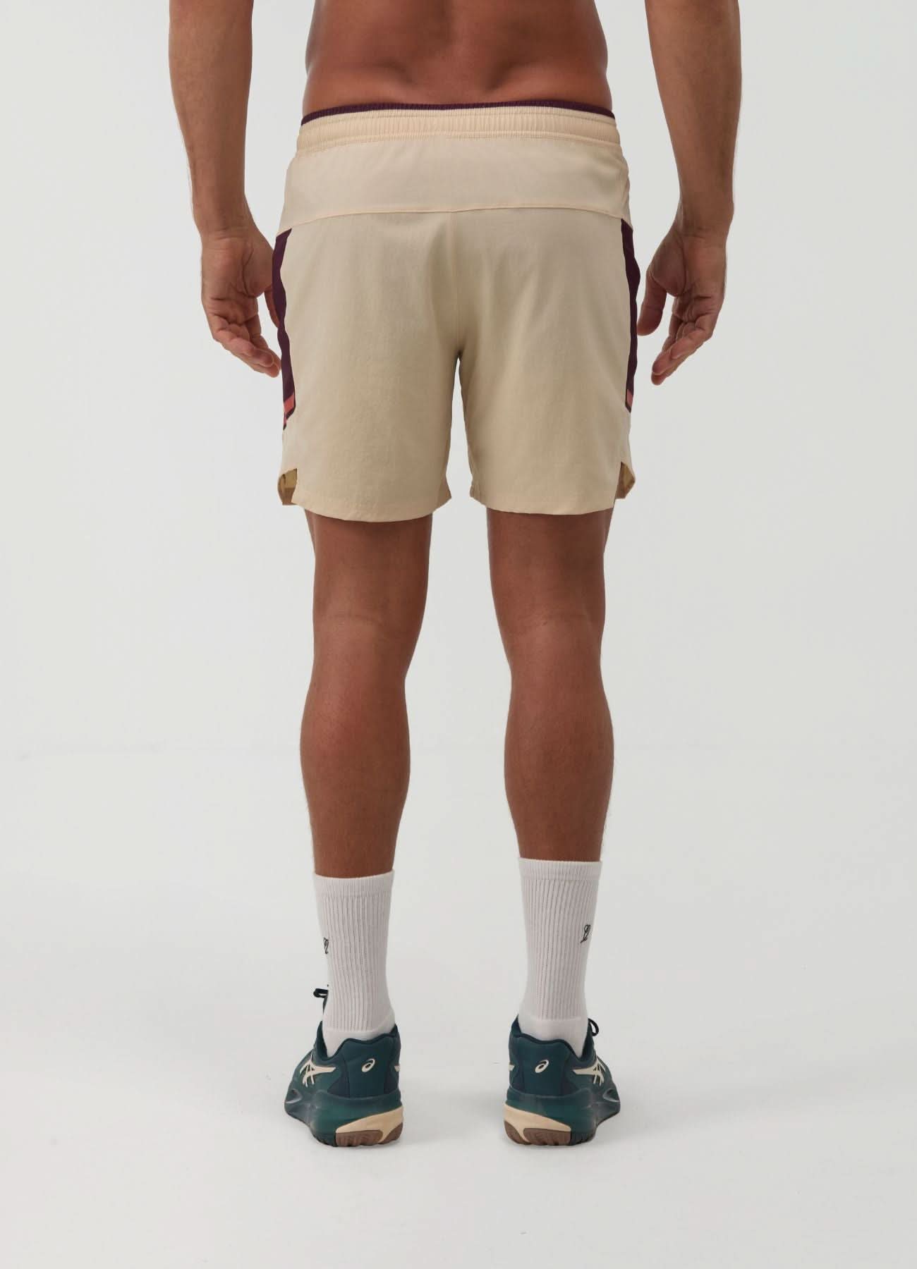 Shorts Slams Advantage