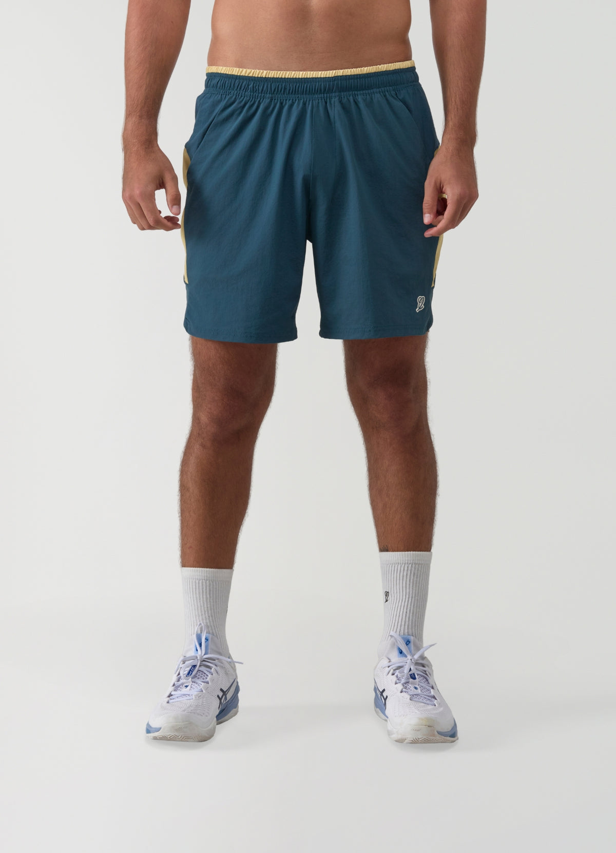 Shorts Slams Advantage