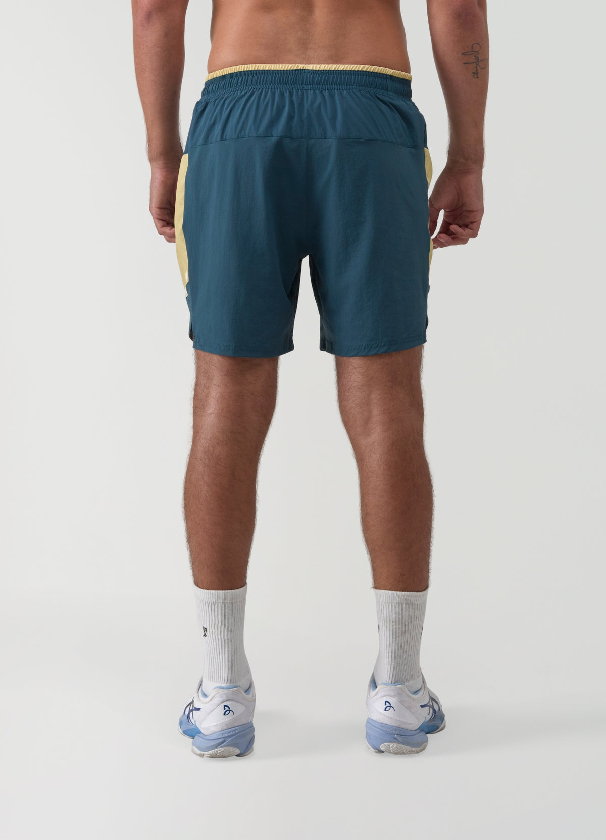 Shorts Slams Advantage