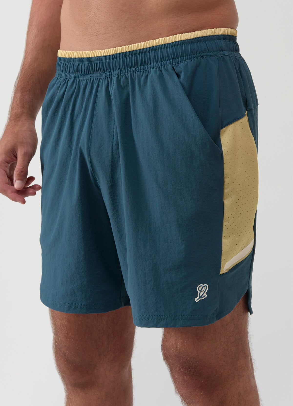 Shorts Slams Advantage