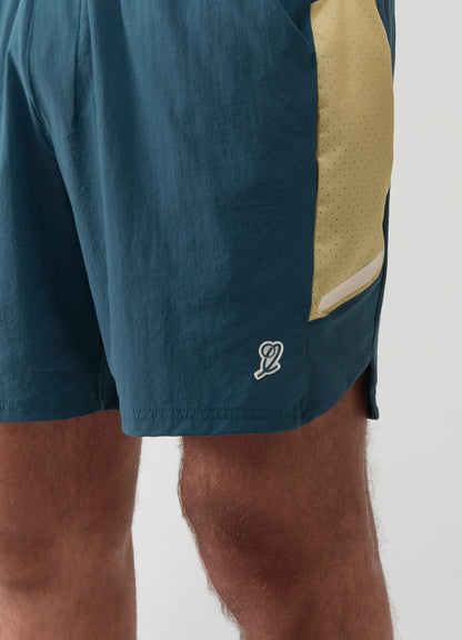 Shorts Slams Advantage